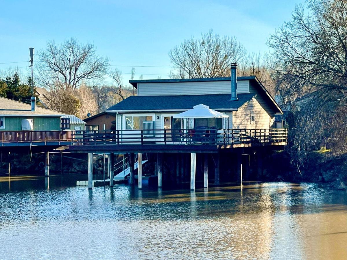 Fishing Bungalow On The Water W/Private Dock Клирлейк Экстерьер фото